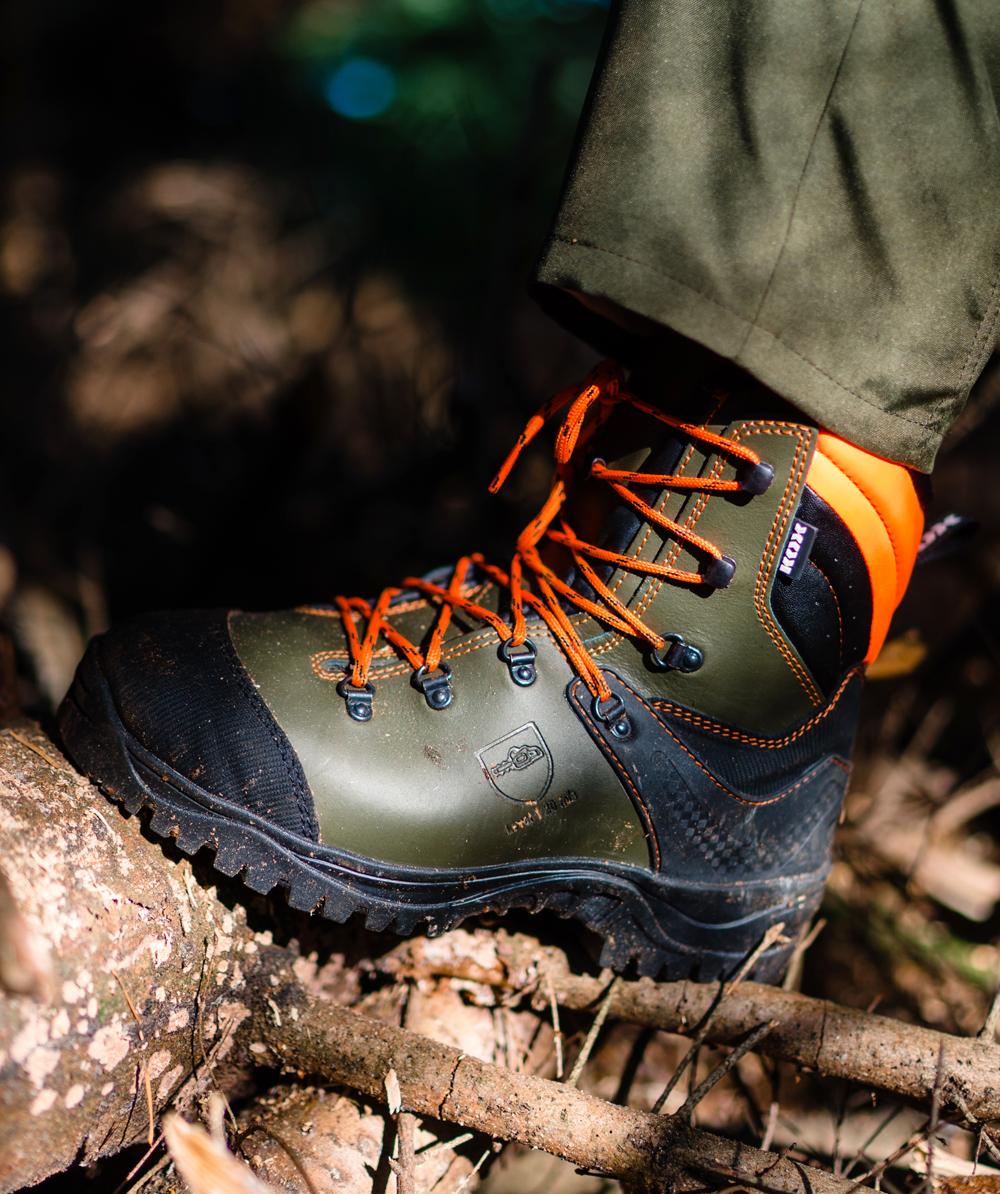 Veiligheid op de eerste plaats: De populairste laarzen voor snijbescherming in een directe vergelijking!