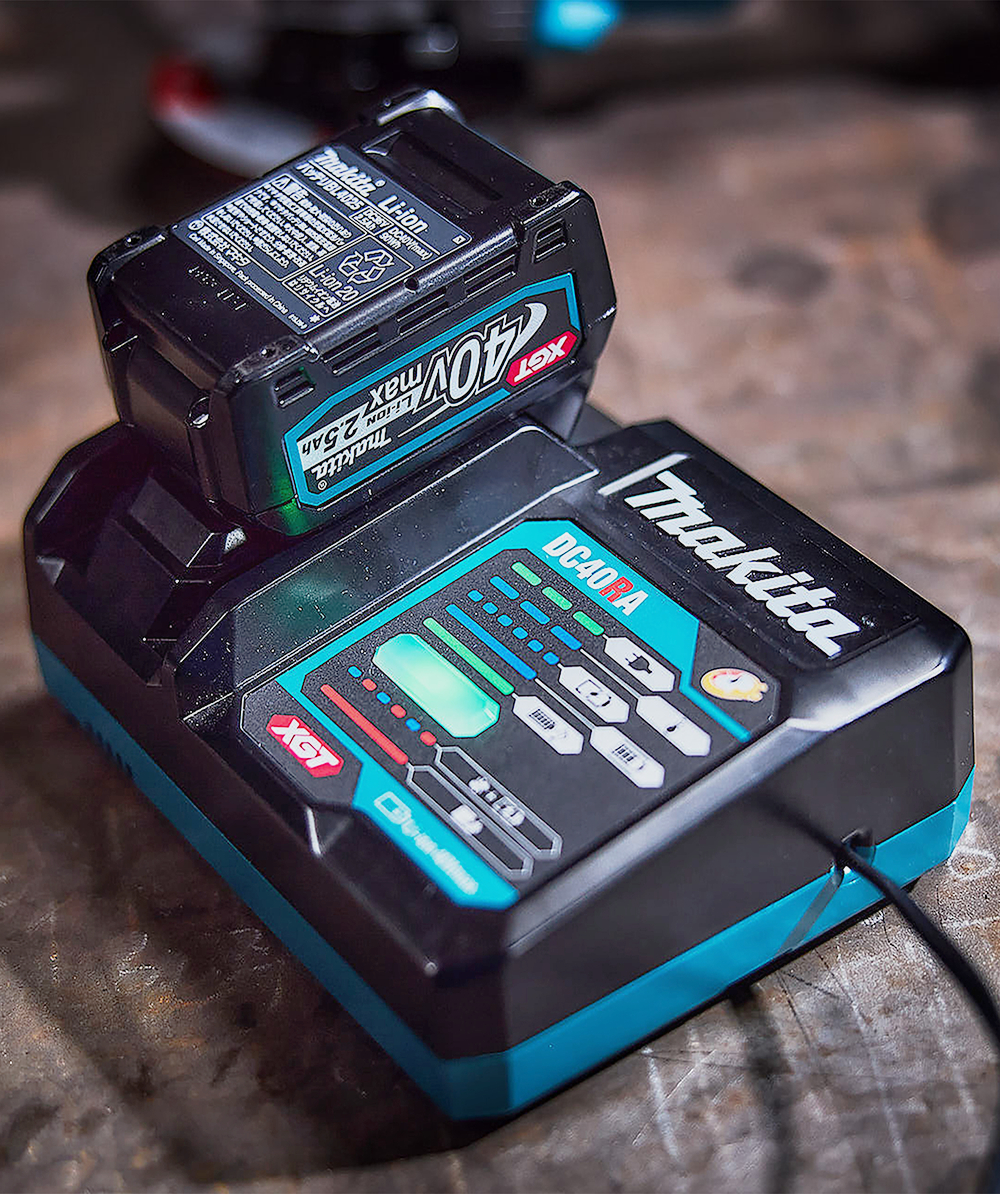 Coördineren Aanleg boezem Makita snellader DC40RA